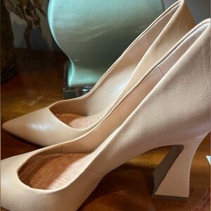 Vince Camuto. Excellent condition. Worn once. Beautiful unique heel. Size 8